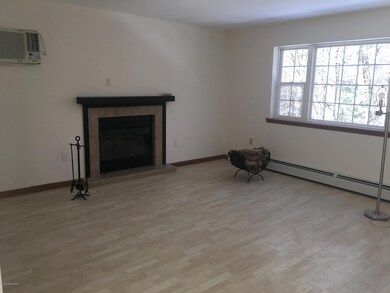 131 Laurel Ln, Effort, PA 18330 - photo 3