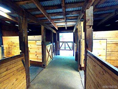 Stable/Barn 4 Horse Stalls in Barn with Storage an