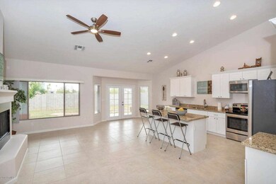 1622 N 27th Pl Phoenix AZ-large-007-13-D