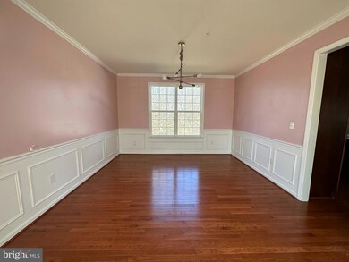 7376 Tottenham Dr, White Plains, MD 20695 - photo 5