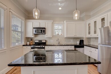 913 Yale St, Houston, TX 77008 - photo 7