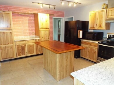 KITCHEN UPDATED W/ HICKORY CABINETRY