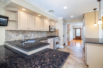 2863 Harbor Rd, Merrick, NY 11566 - photo 6