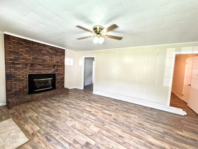 1104 Little Prater Rd, Grundy, VA 24614 - photo 6