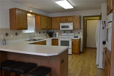 1712 SW Hidden Valley Dr, Topeka, KS 66615 - photo 4