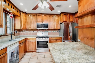 6532 170th St, Fresh Meadows, NY 11365 - photo 5