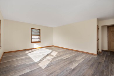 1604 W Cowing Dr, Muncie, IN 47304 - photo 5