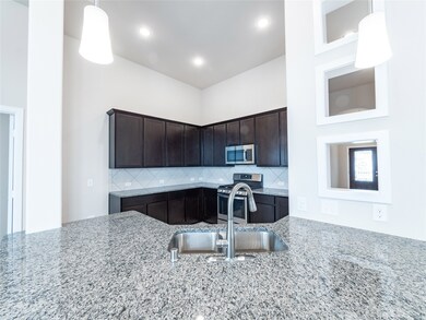 430 Merlot Dr, Alvin, TX 77511 - photo 2