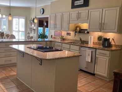 Showing additional features of the Kitchen