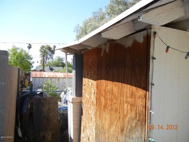 1227 E Hubbell 011