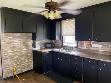 2426 E 32nd St, Lorain, OH 44055 - photo 6