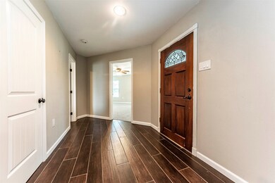 1406 W Parkwood Ave, Friendswood, TX 77546 - photo 2