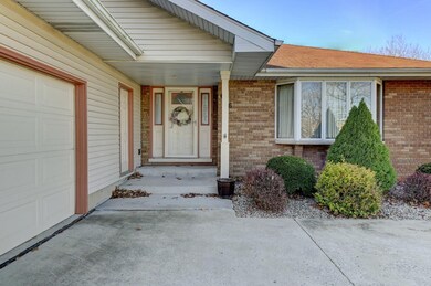 626 Heather Ct, Griffith, IN 46319 - photo 2