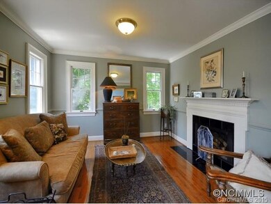 Bright, sunny living room