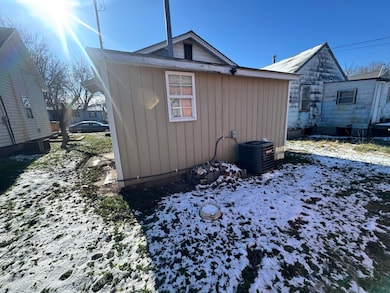 575 W Jackson St, Marshall, MO 65340 - photo 3