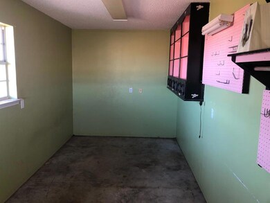 911 Hereford Ln, Millsap, TX 76066 - photo 7