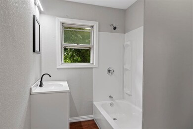 910 W Hanna St, Denison, TX 75020 - photo 7