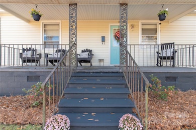 112 Mcconnell St, Clover, SC 29710 - photo 3