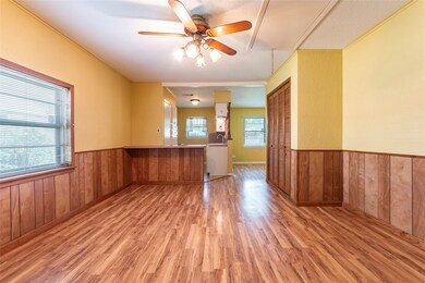 305 Sycamore St, Alvin, TX 77511 - photo 7