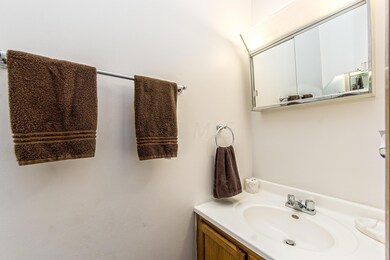 1367 Stanwix Ct, Columbus, OH 43223 - photo 7