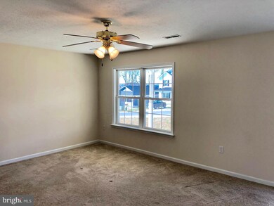 338 Stickley St, Strasburg, VA 22657 - photo 4