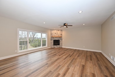 11388 W Tess Creek St, Franklin, WI 53132 - photo 7