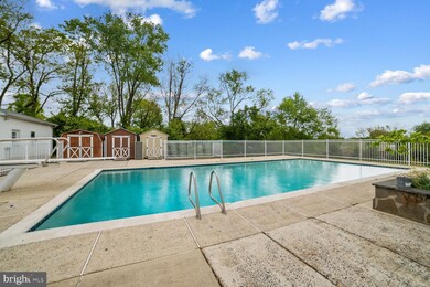 15107 Liberty Grove Dr, Burtonsville, MD 20866 - photo 2