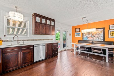 913 Melrose-36