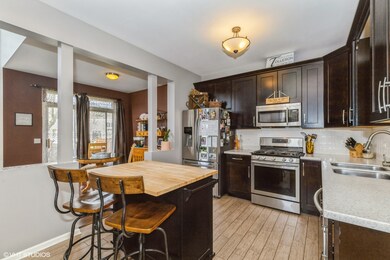 966 Mesa Dr, Lake In the Hills, IL 60156 - photo 4