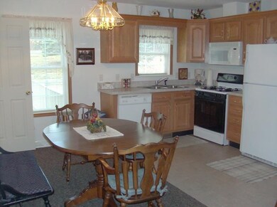 Kitchen & Dining