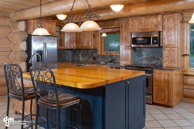 Kitchen_DMD_9210-SMALL