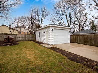 515 Byron Ct, Wheaton, IL 60187 - photo 2