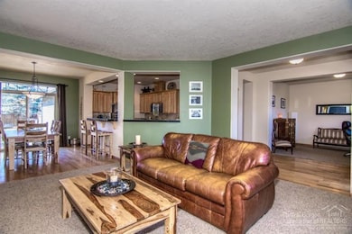 1025 NW Rimrock Dr, Redmond, OR 97756 - photo 4