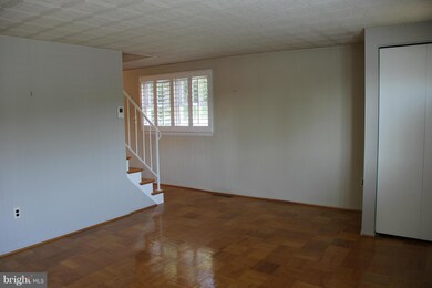 985 Circle Dr, Halethorpe, MD 21227 - photo 3