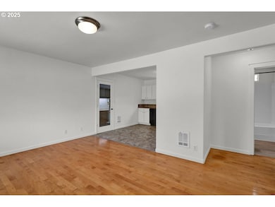 475 N 35th St, Springfield, OR 97477 - photo 6