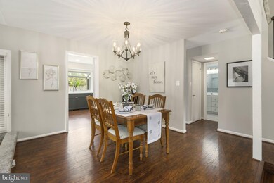 10522 Arrowood St, Fairfax, VA 22032 - photo 5