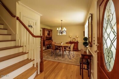 010-Foyer-1063487-mls