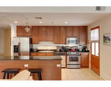 2415 Magazine St unit 2, New Orleans, LA 70130 - photo 3