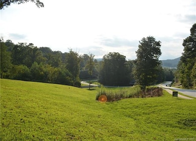 132 Halford Dr, Hendersonville, NC 28792 - photo 2