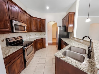 125 Hickory Creek Dr, Red Oak, TX 75154 - photo 2