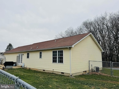 94 James St, Shenandoah Junction, WV 25442 - photo 3