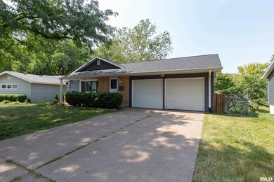 1504 Broadview Dr, Bettendorf, IA 52722 - photo 2
