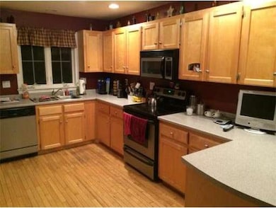 12 Overdale Pkwy, Hopedale, MA 01747 - photo 4