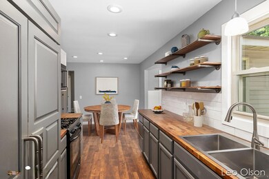 KitchenAndDiningRoom