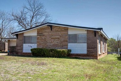 136 Lakewood Blvd, Duncan, OK 73533 - photo 2