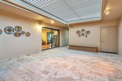 Front Courtyard w/Bench
