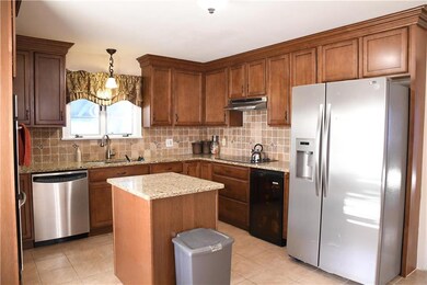 945 E Main St, Pen Argyl, PA 18072 - photo 7