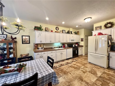 5645 Clingan Rd unit 8D, Struthers, OH 44471 - photo 4