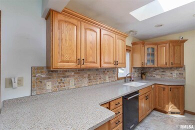 629 Westerfield Rd, Davenport, IA 52806 - photo 7