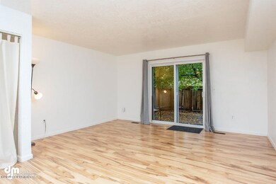 Living Room_1384-SMALL